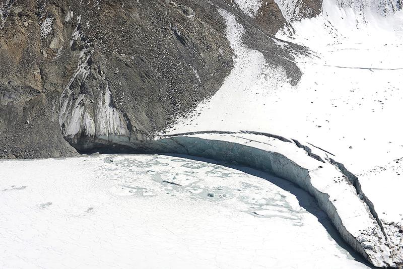 The ice-covered Gya glacier lake shortly after the GLOF event