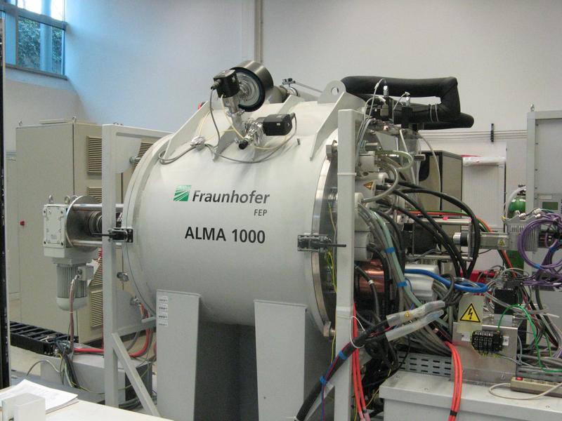 Drehtrommel-Anlage ALMA 1000 zur Metallisierung von Schüttgütern im Vakuum