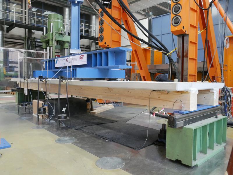 Durch die neue Schnellklebetechnik lassen sich tragfähige Holz-Beton-Verbundelemente mit langen Spannweiten sicher herstellen.