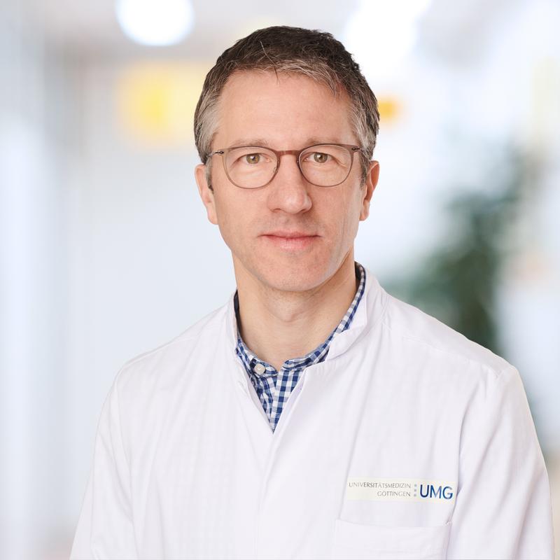 Takeda Oncology Forschungspreis 2020 für Dr. Tobias Overbeck, Oberarzt der Klinik für Hämatologie und Medizinische Onkologie der UMG. 