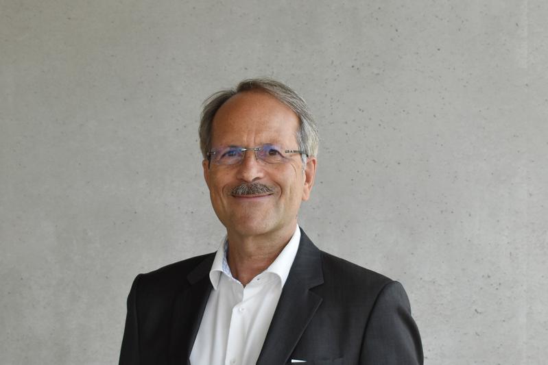 Prof. Dr. Karl-Rudolf Rupprecht von der Frankfurt UAS ist Experte für Luftverkehr und erforscht das veränderte Reisverhalten in der Corona-Krise. 
