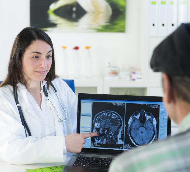 Regelmäßige MRT-Aufnahmen des Gehirns machen einen wichtigen Teil der Therapiekontrolle bei MS-Patienten aus