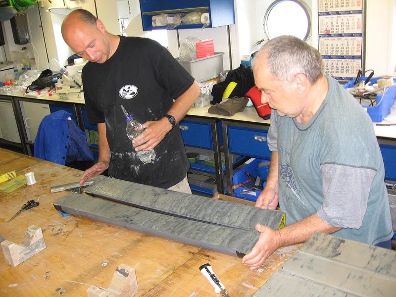 Helge Arz and his Romanian colleague Dan Secrieru on board r/v Meteor 