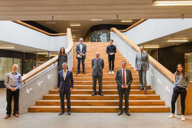 Initiatoren und Akteure des Kongresses (v.l.n.r.): Michael David Meussling, Andreas Schell, Klaus Mühlhahn, Elena Paß (vorderer Reihe), Julika Baumann Montecinos, Josef Wieland, Lennart Brand (mittlere Reihe) sowie Harald F. Müller und Tobias Grünfelder
