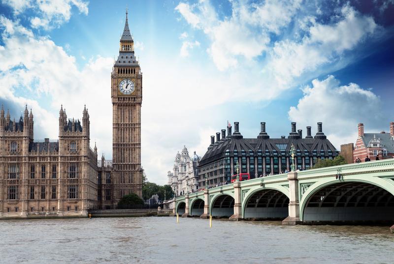 Parlamentsgebäude und Big Ben in der britischen Hauptstadt London