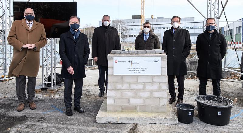 Grundstein gelegt für For-schungsgebäude Heart-and-Brain Center HBCG in Göttingen.