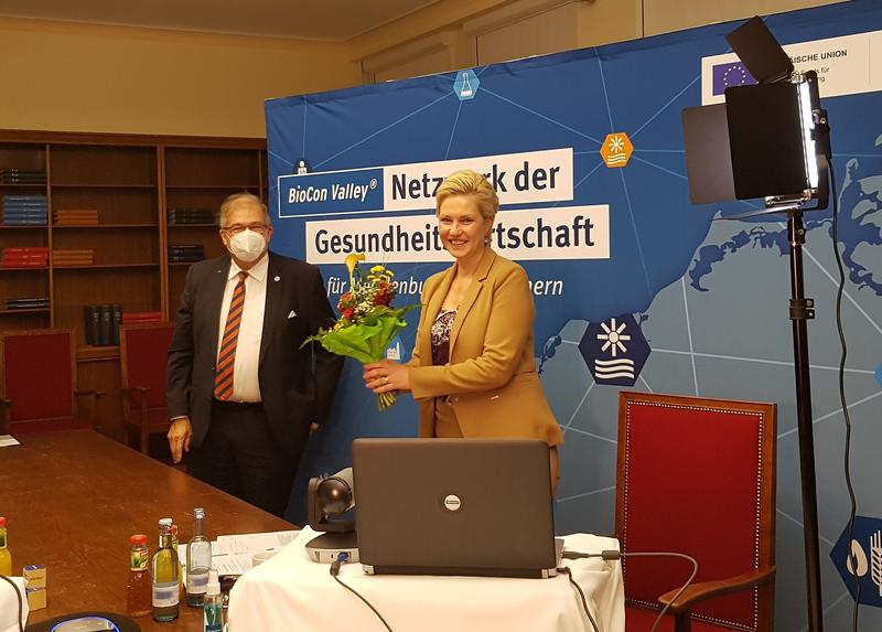 Ministerpräsidentin Manuela Schwesig und Kuratoriumspräsident Prof. Wolfgang Schareck bei der Videokonferenz zur Fortschreibung des Masterplans Gesundheitswirtschaft.