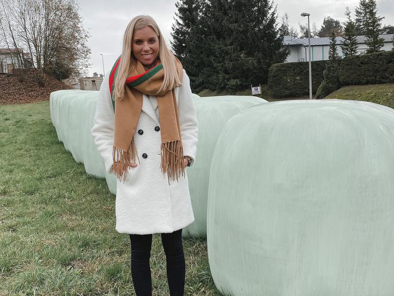 Isabell Kleiber und ihr Forschungsobjekt: Silagefolien in der Landwirtschaft; 