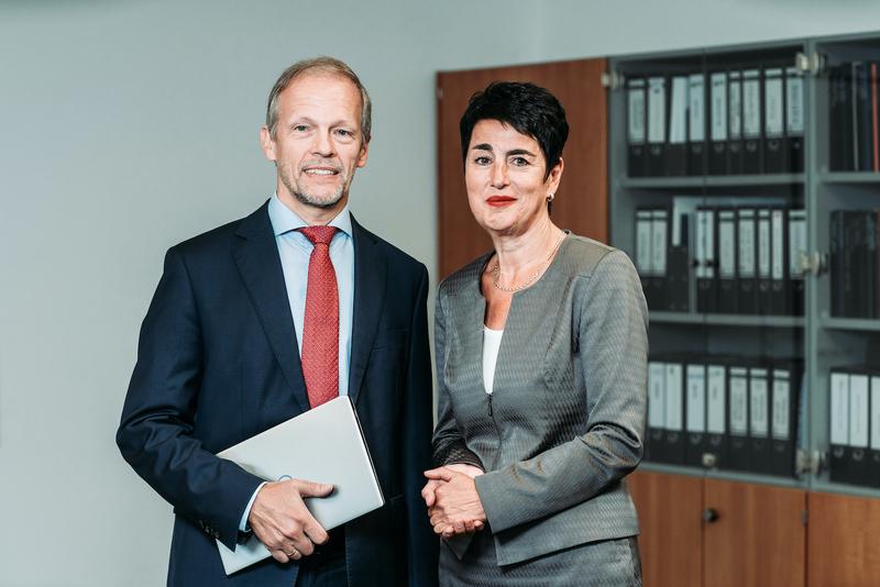 Management of the Leibniz Institute DSMZ: Prof. Dr. Jörg Overmann, Scientific Director (left), Bettina Fischer, Administrative Managing Director (right)