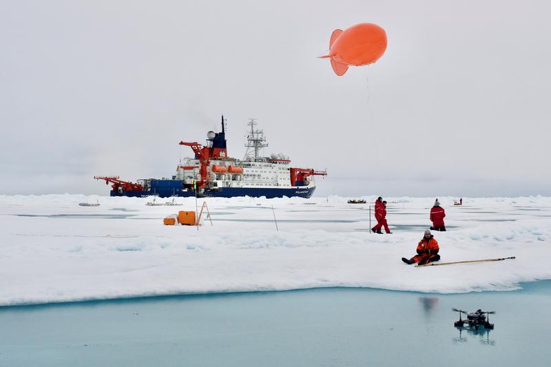Klima- und Eisdicke-Messungen in der Arktis mit der Polarstern