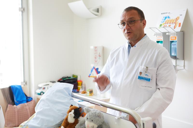 Prof. Selim Corbacioglu, Direktor der Abteilung für Pädiatrische Hämatologie, Onkologie und Stammzelltransplantation des UKR.