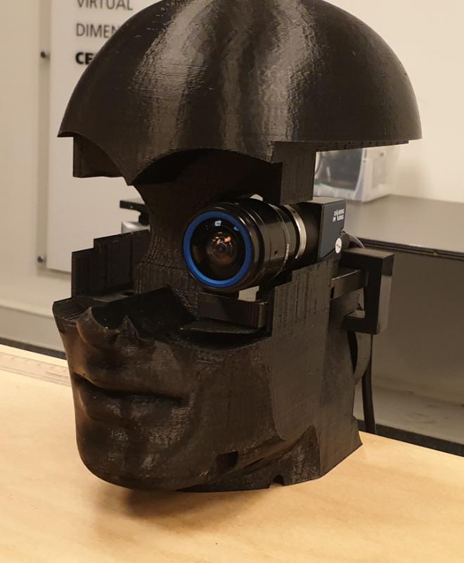 Messaufbau:  3D-gedruckter Kopf plus  Hochfrequenz-Kamera