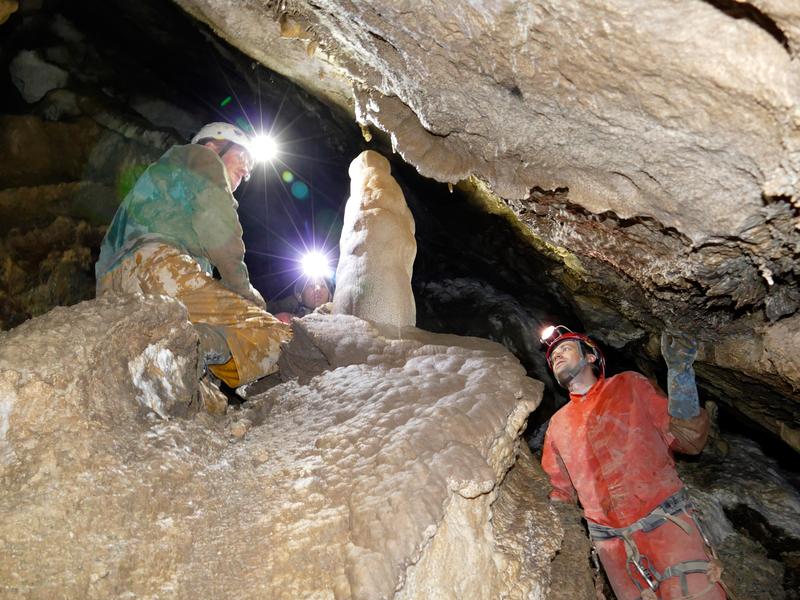  In den Schweizer Alpen fanden die Experten außergewöhnliche Tropfsteine.