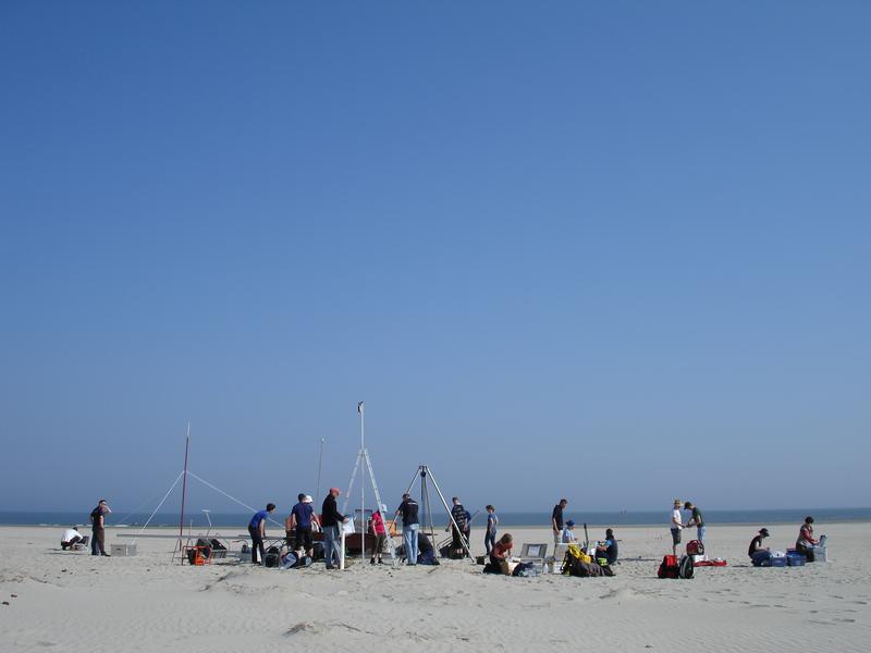 Bei einer Vorkampagne auf Spiekeroog haben Oldenburger Forscherinnen und Forscher Grundwasserflüsse unterhalb des Strandes ermittelt. 