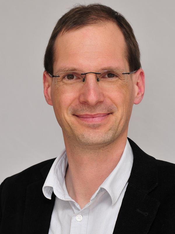 Porträt Prof. Dr. Nils-Olaf Hübner