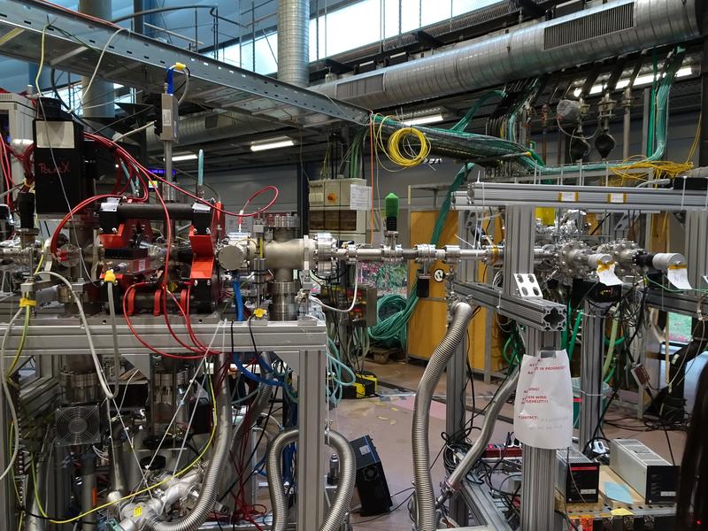 The experimental setup at the BESSY-II synchrotron source. 