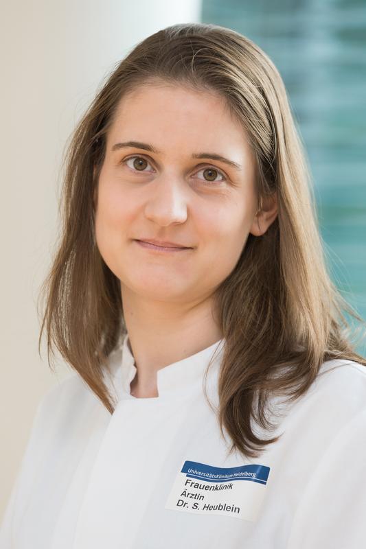Dr. Dr. Sabine Heublein von der Universitäts-Frauenklinik Heidelberg wurde für ihre Forschungsarbeiten zur Analyse von Eierstock- und Brusttumoren ausgezeichnet.