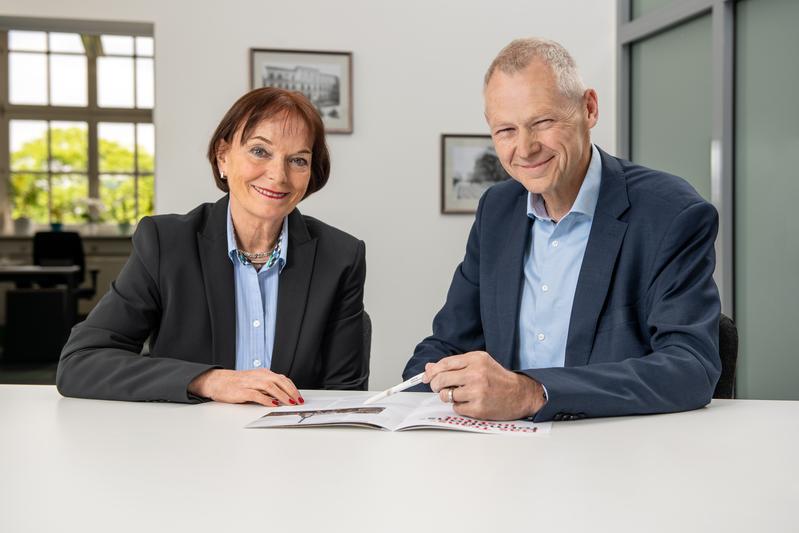 Kaufmännische Geschäftsführerin des Wuppertal Instituts, Brigitte Mutert-Breidbach (l.) mit wissenschaftlichen Geschäftsführer Prof. Dr.-Ing. Manfred Fischedick (r.)