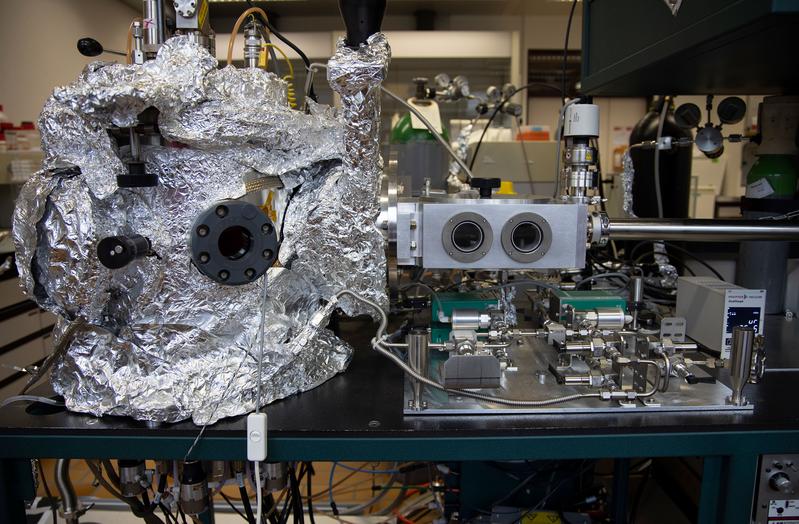 Mittels Sputterdeposition-Technik ist es einem Forscherteam der Empa gelungen, innerhalb fein aufeinander abgestimmter, ultradünner Metallschichten unterscheidbare Skyrmionen bei Raumtemperatur herzus