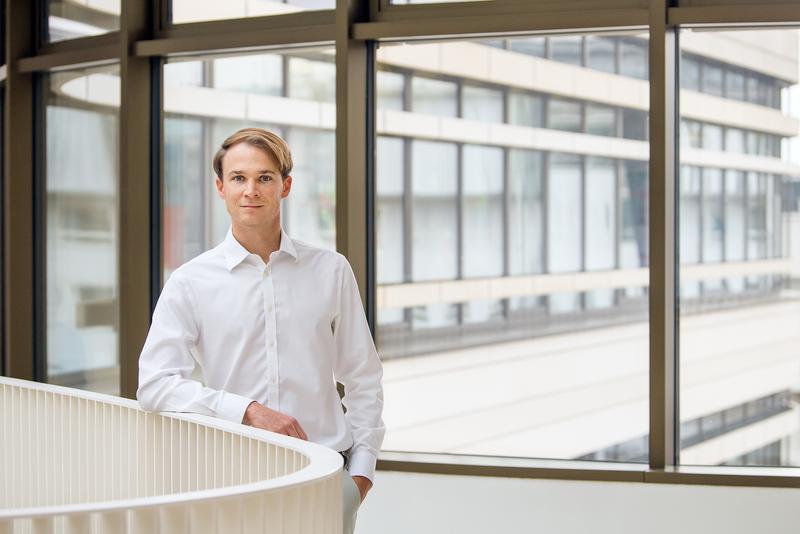 Erstautor Oliver Schoppe im Zentralinstitut für Translationale Krebsforschung (TranslaTUM) der Technischen Universität München.