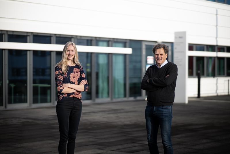Julia Stockmann und Klaus Gerwert vom Bochumer Zentrum für Proteindiagnostik