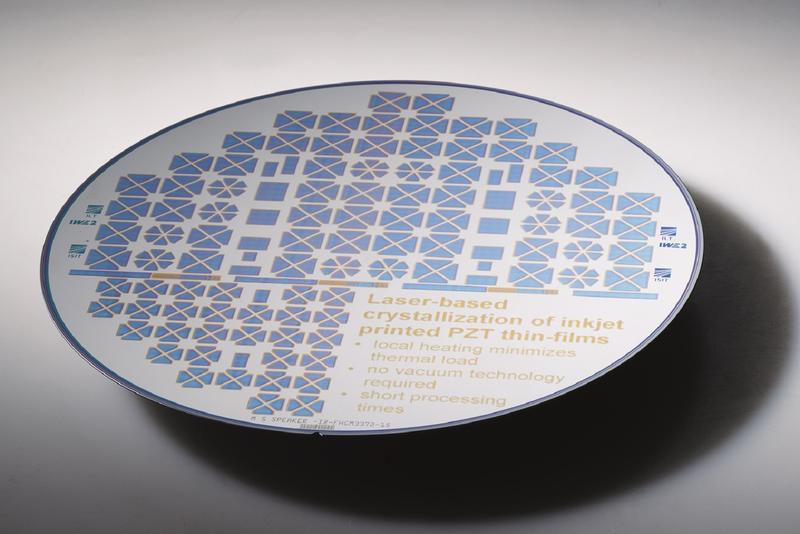 Technical structures and any geometries can be applied to the wafer by means of inkjet printing, and functionalization takes place via laser radiation. The individual loudspeaker elements are then separated and integrated into an electronic environment.