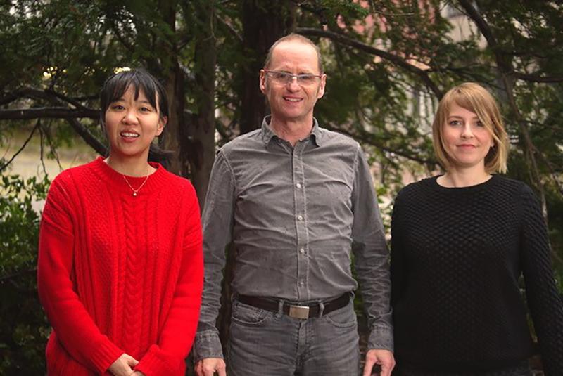 Teil des Düsseldorfer Forschungsteams (v.l.): Dr. Ji-Yun Kim, Prof. Dr. Wolf Frommer, Diana Weidauer.
