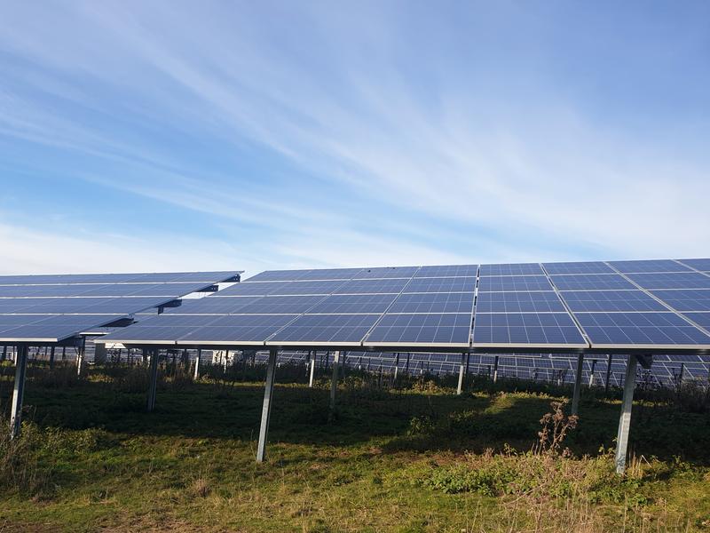 Durch den Ausbau von Photovoltaik-Anlagen stoßen bestehende Leitungen mittlerweile an ihre Grenzen