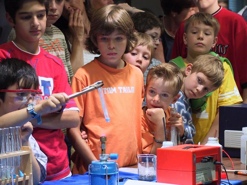 Experimente rund um das Thema Wasser faszinierten große und kleine Besucher.