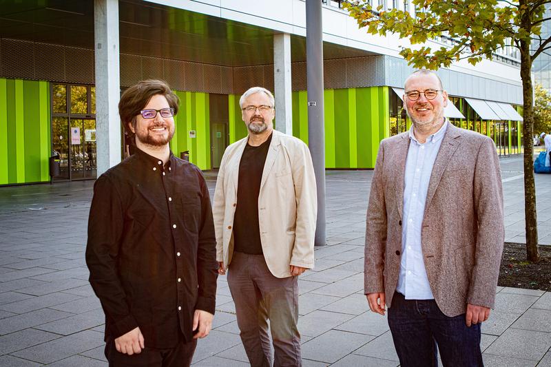 Johannes Ebner, Dr. Jörg Hüttermann und Denis van de Wetering (v.l.) erforschen in dem neuen Projekt, wie soziale Gruppen in von Migration geprägten Stadtteilen Konflikte aushandeln.