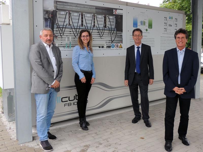 Dr Reinhart Schwaiberger (General Manager TZE), Christina Zugschwert (project member HyFlow), Prof. Dr Fritz Pörnbacher (President, Landshut University of Applied Sciences) and Prof. Dr Karl- Heinz Pettinger (project coordinator, HyFlow)