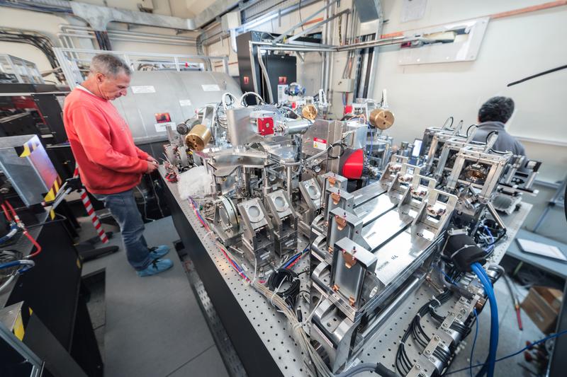 The MATISSE instrument on ESO’s Very Large Telescope Interferometer (VLTI) during installation. MATISSE uses high-resolution imaging and spectroscopy to probe the regions around young stars as well as the regions around supermassive black holes. 