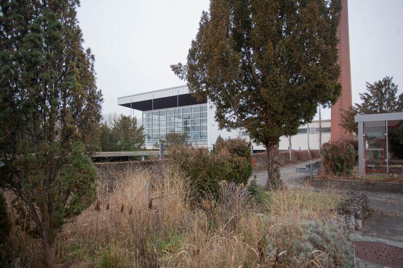 Das Alte Hallenbad mit seiner prägnanten Glasfassade wird zum Universitätssportzentrum umgebaut.