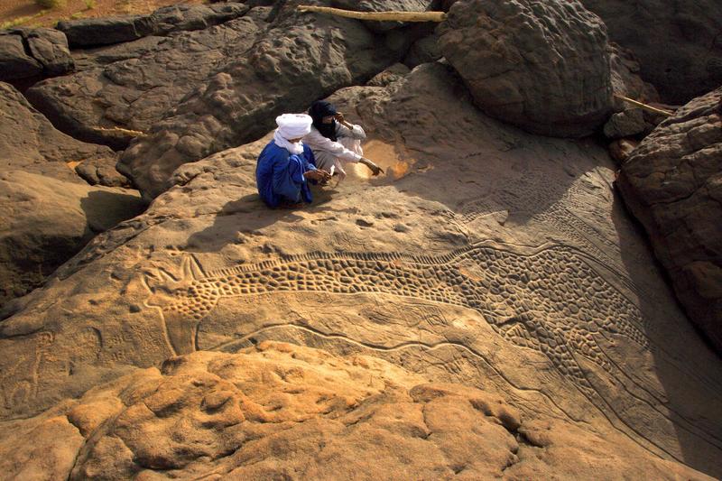 Steinzeichnungen von Giraffen aus Gobero (Niger), ca. 8.000 Jahre alt, zeugen von wasserreichen Zeiten in heutiger Wüste.