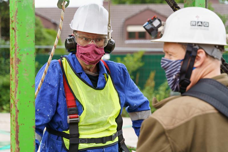 Sicherheit geht vor: Dr. Stefan Möllerherm vom FZN (li.) wurde zum „Individual Expert“ der Arbeitsgruppe „Risk management in the extractive sector” der Generaldirektion Umwelt bei der Europäischen Kommission ernannt.