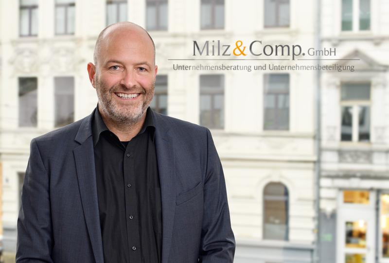 Markus Milz, einer der beiden Studienverantwortlichen der Studie Unternehmen in der Corona-Krise, ist Gründer und Geschäftsführer der Unternehmensberatung Milz & Comp., die sich auf die Themen Strategie, Vertrieb und Führung spezialisiert hat. 