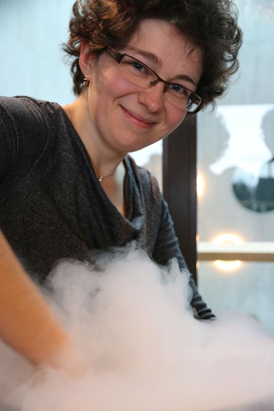 Die Forscherin Kristýna Kantnerová wurde für ihre «hervorragende und zeitgemässe Arbeit auf dem Gebiet der Metrologie der Isotope von Distickstoffoxid» von der Schweizerischen Chemischen Gesellschaft mit dem METAS-Award ausgezeichnet.