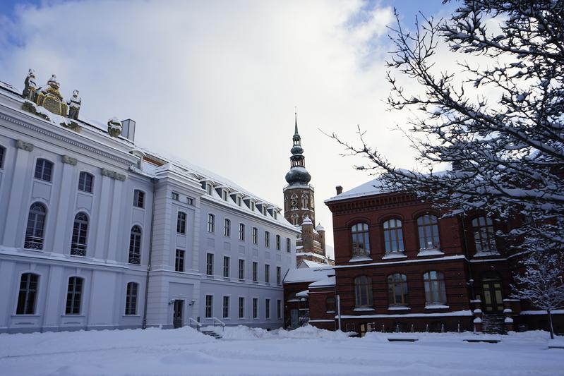 Symbolbild Universität Greifswald im Winter
