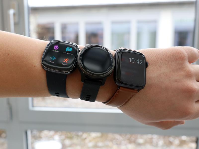 Up until now, standard retail wearables in the form of wristwatches or fitness bracelets have mainly been used primarily in everyday life. Their measurements have been too inaccurate for medical purposes, however.
