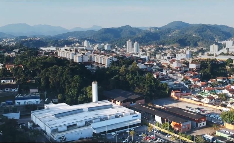 Blick auf das brasilianische Blumenau mit der Philips-Niederlassung im Vordergrund