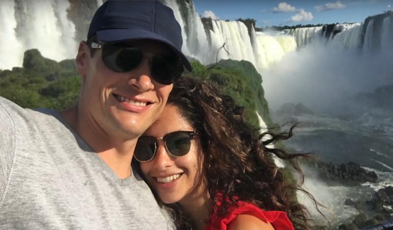 Während des Auslandssemesters auch Land und Leute kennenlernen: Philipp Zinder mit Frau Cindy vor den Wasserfällen Foz do Iguaçu