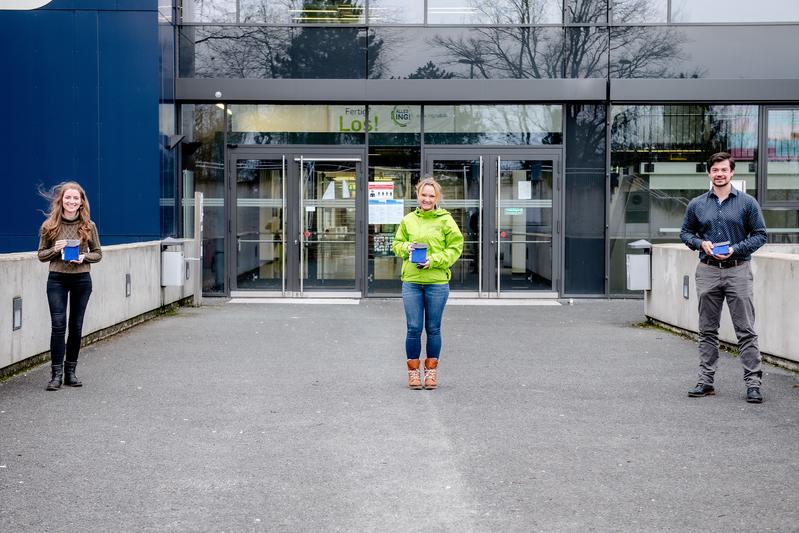 Übergabe der Miniheizungen mit Kerstin Orend, Stefanie Meiske vom Verein Unsichtbar und Christoph Baer (von links)