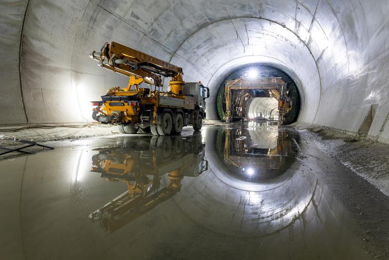 Das Drainagewasser des Brennerbasistunnels könnte Innsbrucker Stadtviertel zukünftig mit Energie versorgen. Ein Forschungsverbund unter der Leitung der TU Graz lotet die Möglichkeiten aus.