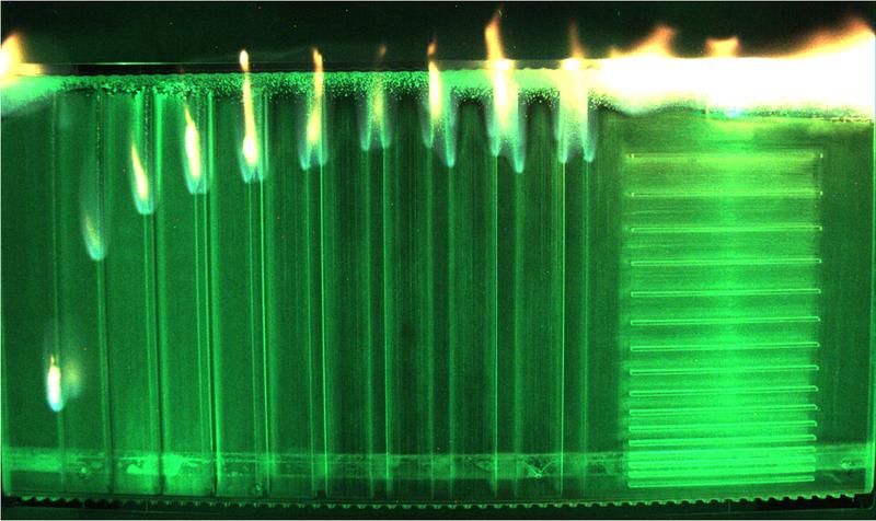 Die brennende Plexiglasprobe auf CYGNUS