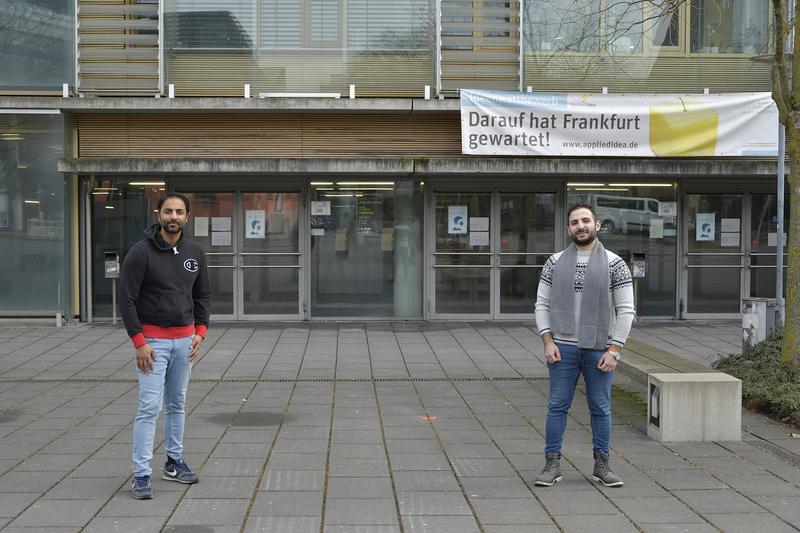 Rinku Sharma (l.) und Mohammed Waheed (r.) wurden mit dem 1. Preis des fünften AppliedIdea-Ideenwettbewerb der Frankfurt UAS ausgezeichnet.