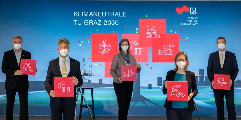 Präsentierten Details zur „Klimaneutralen TU Graz 2030“: Projektleiter Günter Getzinger, TU Graz-Rektor Harald Kainz, Forschungslandesrätin Barbara Eibinger-Miedl, Klimaschutzministerin Leonore Gewessler, Forschungs-Vizerektor Horst Bischof (v.l.n.r.)