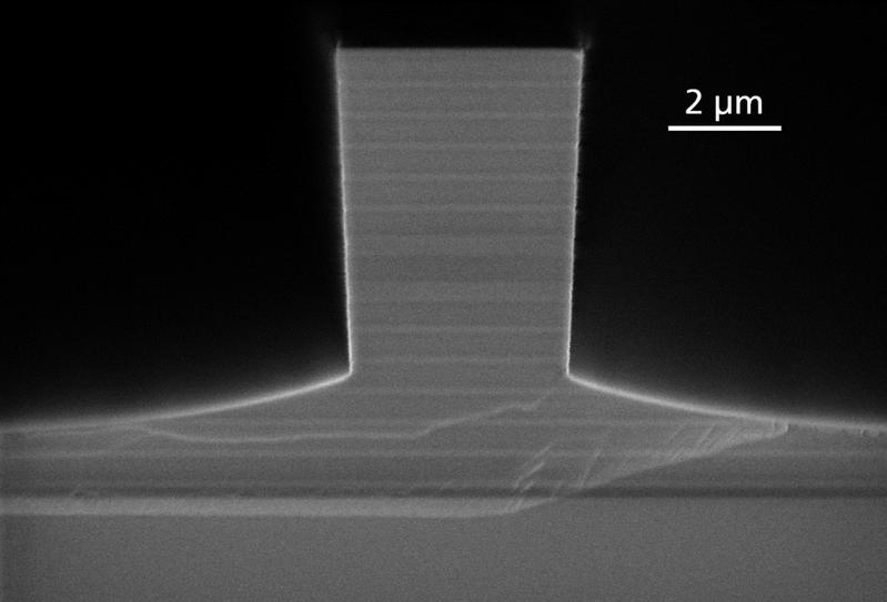 SEM image of the facet of a cleaved AlGaAs Bragg reflection ridge waveguide 