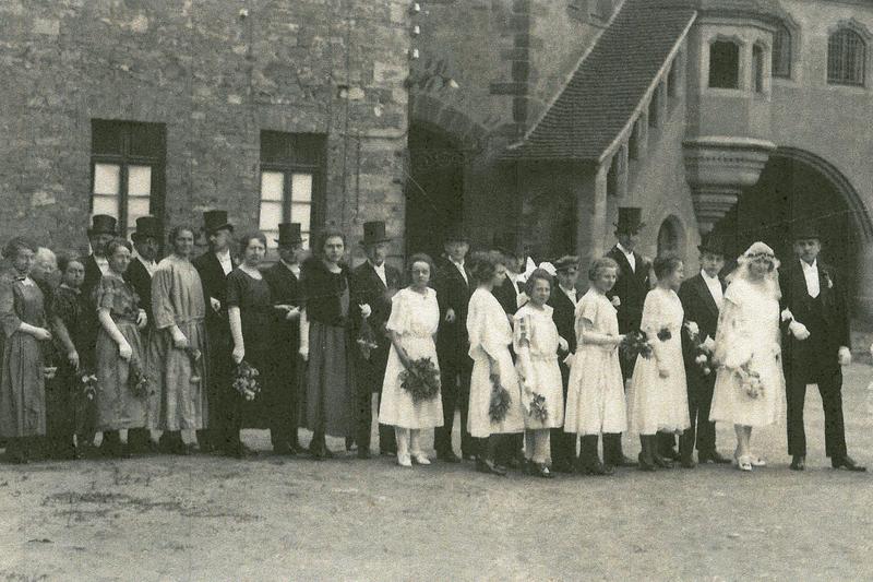 Hochzeit auf der Moritzburg in Halle um 1900