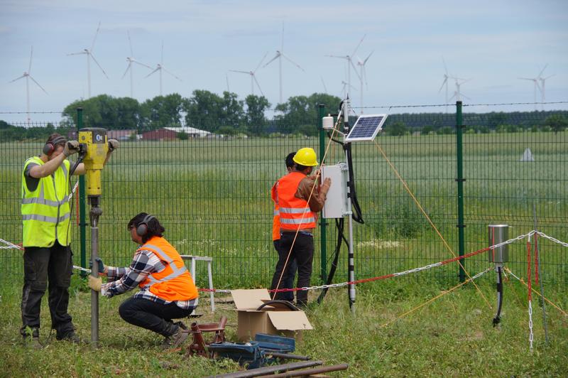 Über die Klimastation und Bodenfeuchtigkeitssonden erhalten die Wissenschaftler Informationen zu Luftfeuchtigkeit, Lufttemperatur, Windstärke und Niederschlag. 