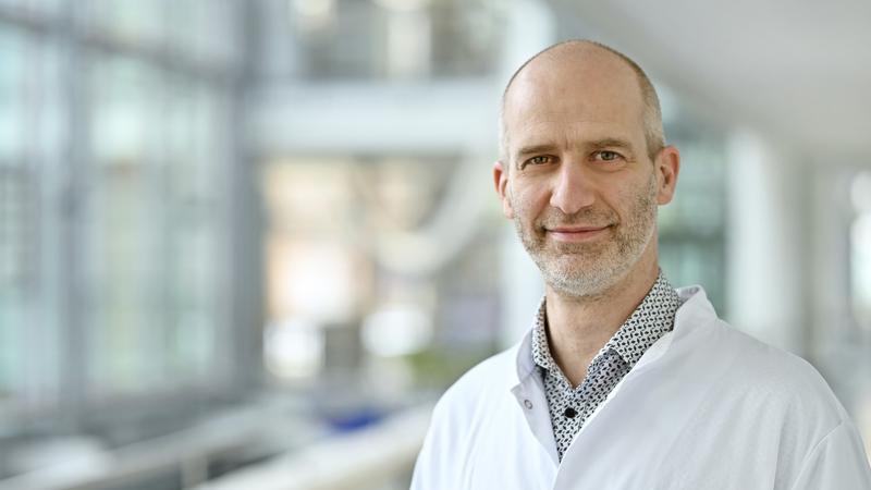 Prof. Dr.  Alexander Zipprich ist Professor für Hepatologie am Universitätsklinikum Jena.